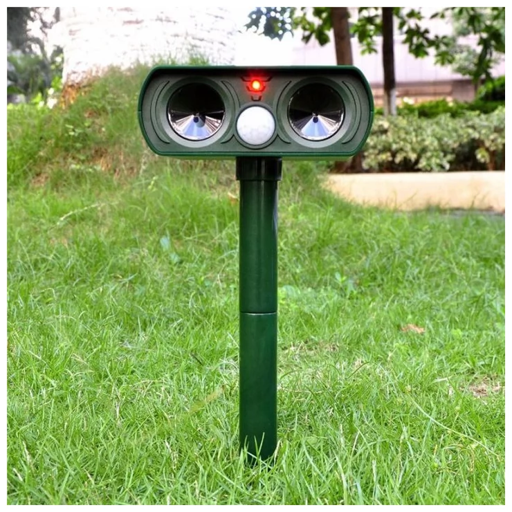 Dual speaker Ultrasonic Solar animal repeller with PIR Sensor
