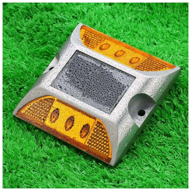 Durable Solar Traffic Lights Outdoor Stud Road Safety Markers 6 LED